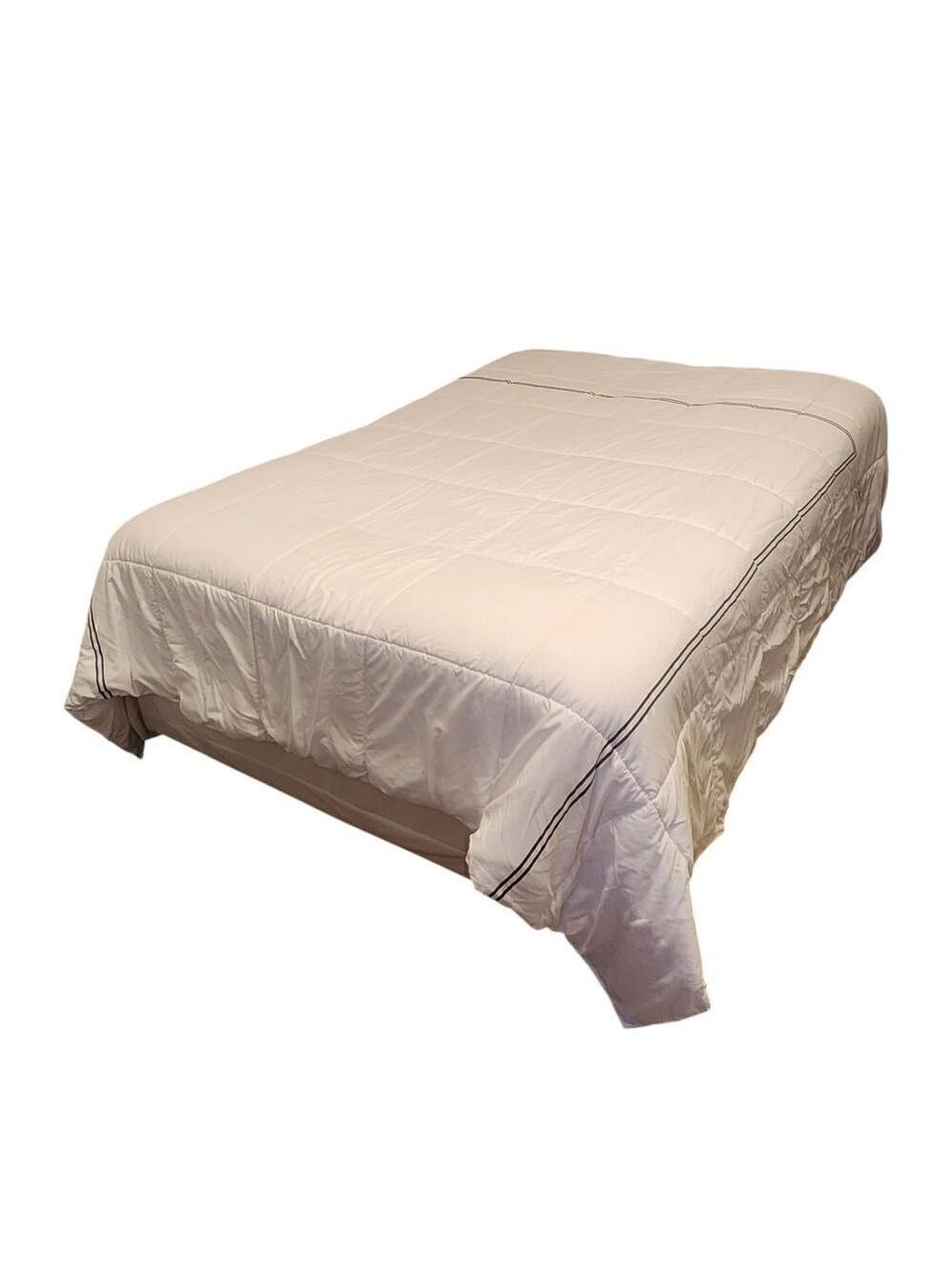 Queen/ Full Size Bedspread Color White/Black